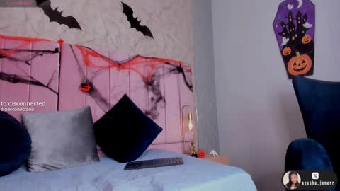 Snapshot of agatha_jener chatting on October 11, 11:42 am agatha_jener online show from October 11, 11:42 am