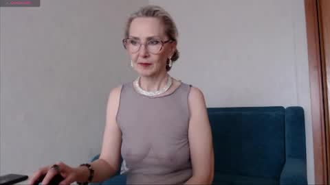 Snapshot of agatha_moore_ chatting on April 24, 3:20 am Agatha online show from April 24, 3:20 am