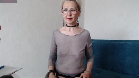 Snapshot of agatha_moore_ chatting on May 19, 2:29 am Agatha online show from May 19, 2:29 am