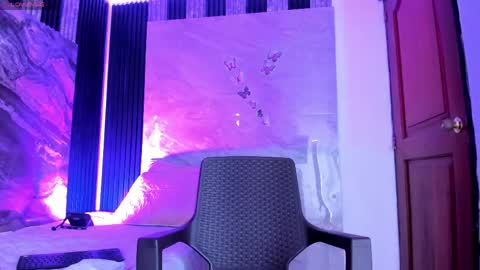 Snapshot of agatha_pleasure chatting on April 18, 11:58 am agatha_pleasure online show from April 18, 11:58 am