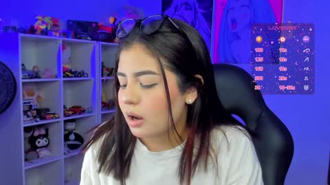 Cat online show from December 13, 8:09 am