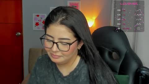 Snapshot of agatha_riccie chatting on April 11, 7:45 am Cat online show from April 11, 7:45 am