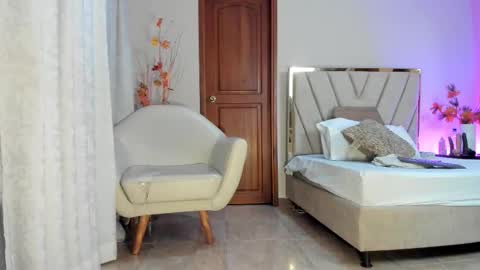 Agathaa white online show from November 22, 12:04 pm