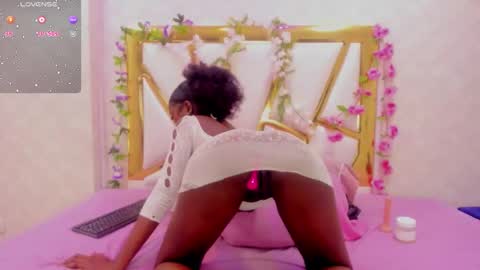 Snapshot of agathasamuels chatting on November 12, 12:49 pm agathasamuels online show from November 12, 12:49 pm