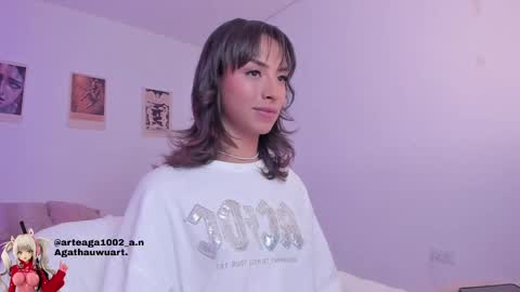 Snapshot of agathauwuart chatting on October 9, 1:25 am Agatha online show from October 9, 1:25 am