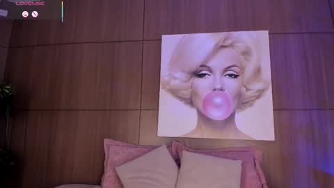 Snapshot of agattaduque chatting on February 13, 11:45 pm online show from February 13, 11:45 pm