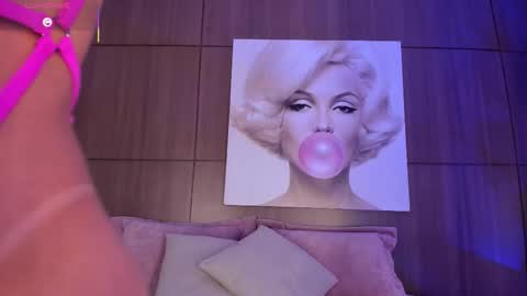 Snapshot of agattaduque chatting on February 26, 11:48 pm online show from February 26, 11:48 pm