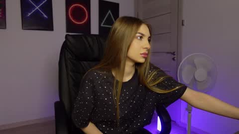 Agelina Lilly Laura online show from February 15, 6:44 am