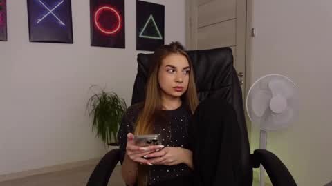 Agelina Lilly Laura online show from February 15, 9:49 am