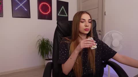 Agelina Lilly Laura online show from February 15, 12:54 pm