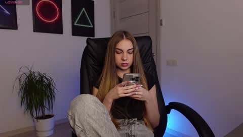 Agelina Lilly Laura online show from February 16, 7:26 am