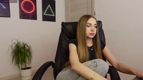 Agelina Lilly Laura online show from February 16, 10:32 am