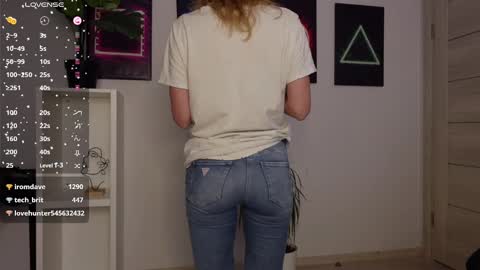 Agelina Lilly Laura online show from February 19, 7:50 am