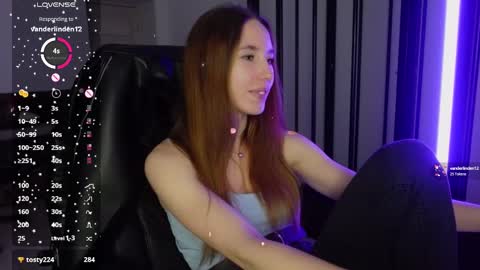 Agelina Lilly Laura online show from February 20, 1:03 am