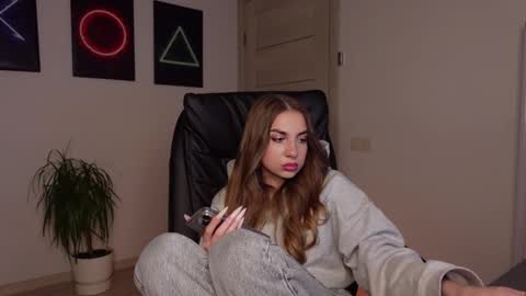 Agelina Lilly Laura online show from February 20, 3:41 pm