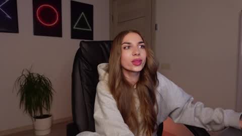 Agelina Lilly Laura online show from February 20, 6:46 pm