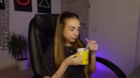 Agelina Lilly Laura online show from February 23, 6:07 am