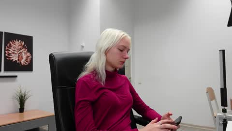 Agelina Lilly Laura online show from September 20, 5:52 am