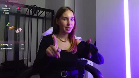 Agelina Lilly Laura online show from November 22, 7:35 pm