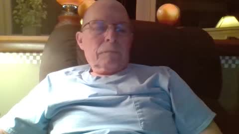 Snapshot of aguynrkfrd chatting on April 1, 9:32 am aguynrkfrd online show from April 1, 9:32 am