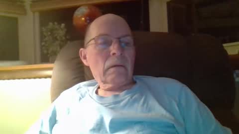 Snapshot of aguynrkfrd chatting on April 18, 8:18 am aguynrkfrd online show from April 18, 8:18 am