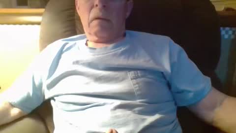 Snapshot of aguynrkfrd chatting on April 19, 9:52 am aguynrkfrd online show from April 19, 9:52 am