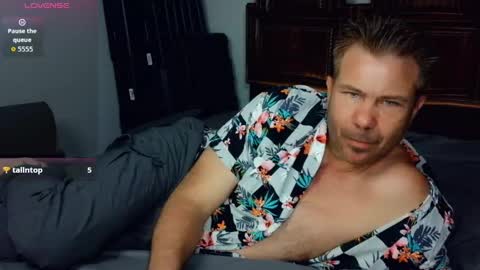 Blue Eyed Handsome Man online show from April 7, 11:15 pm