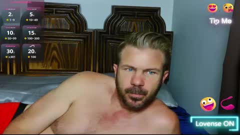 Blue Eyed Handsome Man online show from June 2, 1:29 am
