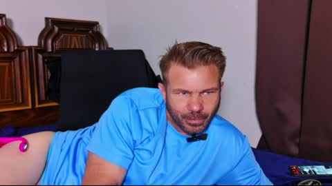 Blue Eyed Handsome Man online show from June 11, 2:00 am