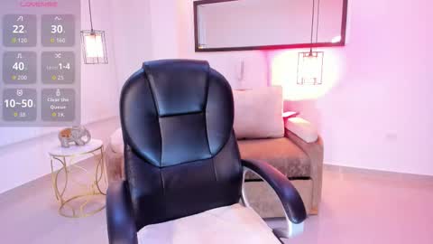 AIDA ADAMS online show from March 1, 11:45 am