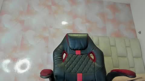 karoline  online show from March 8, 9:40 pm