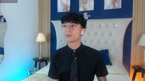 Snapshot of aiden_rivers_ chatting on June 18, 1:15 pm Aiden online show from June 18, 1:15 pm