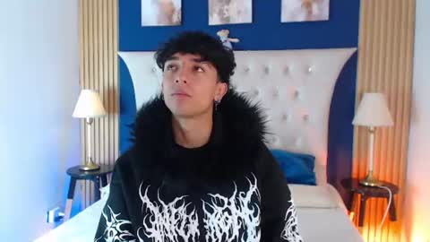 Snapshot of aiden_rivers_ chatting on June 20, 1:03 pm Aiden online show from June 20, 1:03 pm