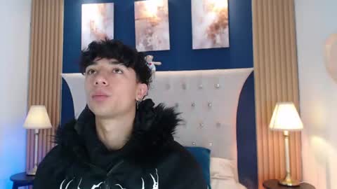 Snapshot of aiden_rivers_ chatting on June 23, 12:58 pm Aiden online show from June 23, 12:58 pm
