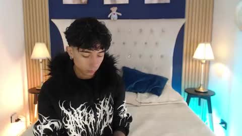 Snapshot of aiden_rivers_ chatting on July 1, 1:13 pm Aiden online show from July 1, 1:13 pm