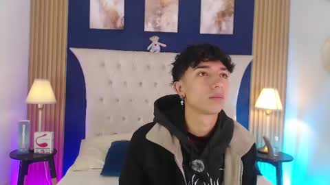 Snapshot of aiden_rivers_ chatting on July 18, 1:04 pm Aiden online show from July 18, 1:04 pm