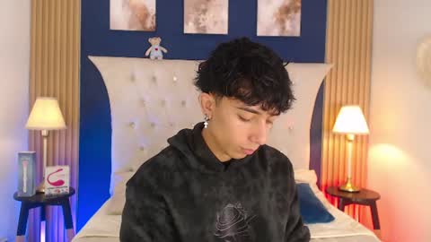 Snapshot of aiden_rivers_ chatting on July 23, 12:58 pm Aiden online show from July 23, 12:58 pm
