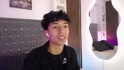Snapshot of aiden_rivers_ chatting on July 30, 1:32 pm Aiden online show from July 30, 1:32 pm
