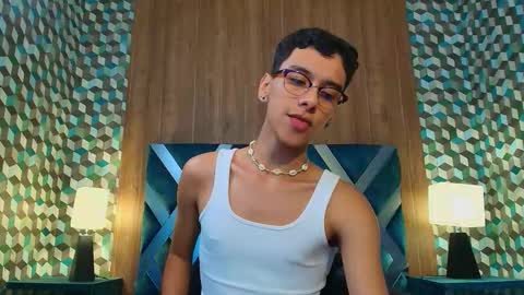 Snapshot of aiden_royce chatting on September 20, 10:33 pm aiden_royce online show from September 20, 10:33 pm