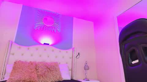 Snapshot of aiden_royce chatting on September 24, 3:32 am aiden_royce online show from September 24, 3:32 am