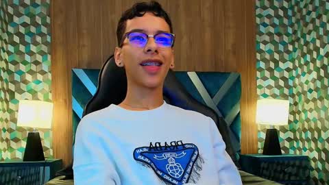 Snapshot of aiden_royce chatting on September 25, 3:54 am aiden_royce online show from September 25, 3:54 am