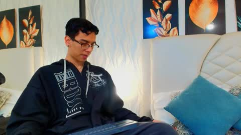 Snapshot of aiden_royce chatting on October 15, 9:15 pm aiden_royce online show from October 15, 9:15 pm