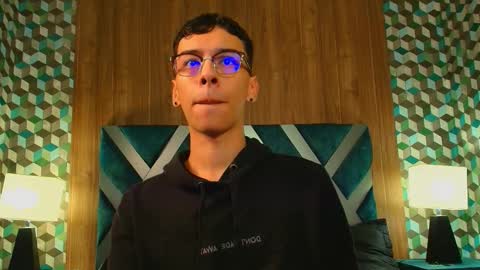 Snapshot of aiden_royce chatting on October 27, 4:27 am aiden_royce online show from October 27, 4:27 am