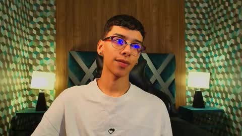 Snapshot of aiden_royce chatting on November 2, 11:07 pm aiden_royce online show from November 2, 11:07 pm