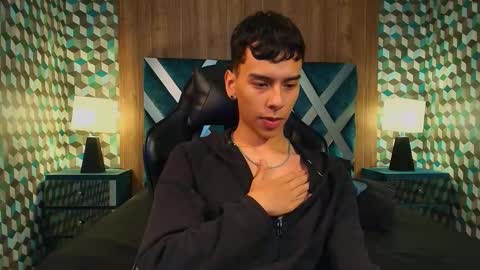 Snapshot of aiden_royce chatting on November 6, 5:52 am aiden_royce online show from November 6, 5:52 am