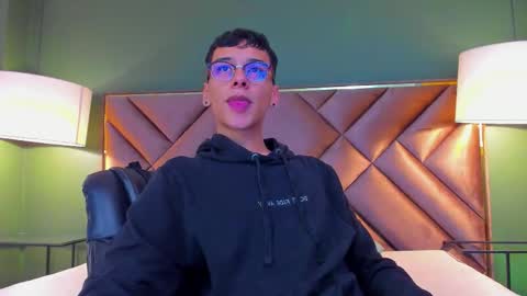 Snapshot of aiden_royce chatting on November 13, 6:56 am aiden_royce online show from November 13, 6:56 am