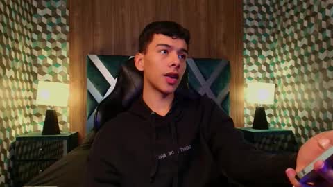 Snapshot of aiden_royce chatting on November 16, 1:22 am aiden_royce online show from November 16, 1:22 am