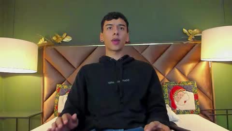 Snapshot of aiden_royce chatting on November 30, 3:21 am aiden_royce online show from November 30, 3:21 am