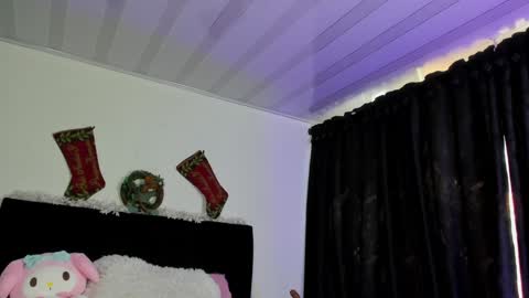 Snapshot of aihnoa_split chatting on December 26, 12:27 pm AIHNOA online show from December 26, 12:27 pm