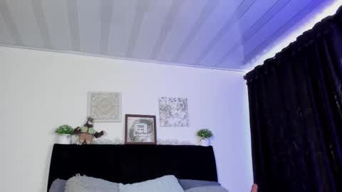 Snapshot of aihnoa_split chatting on March 1, 6:54 pm AIHNOA online show from March 1, 6:54 pm